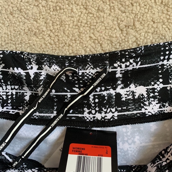 Nike Epic Run Tight Fit Crop Leggings - Picture 4 of 4